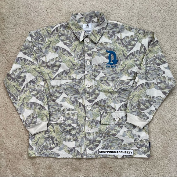 [XL] DISNEY DISNEYLAND RESORT SPIRIT JERSEY Tropical Button Up Long Sleeve Shirt